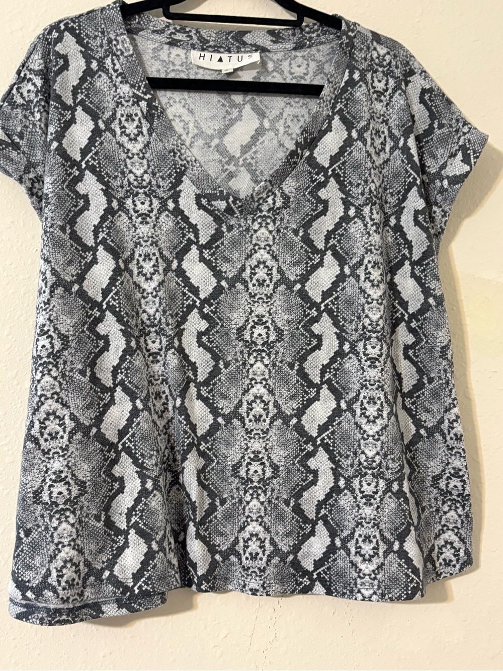 Hiatus Gray Snake-Print V-Neck Crop Top